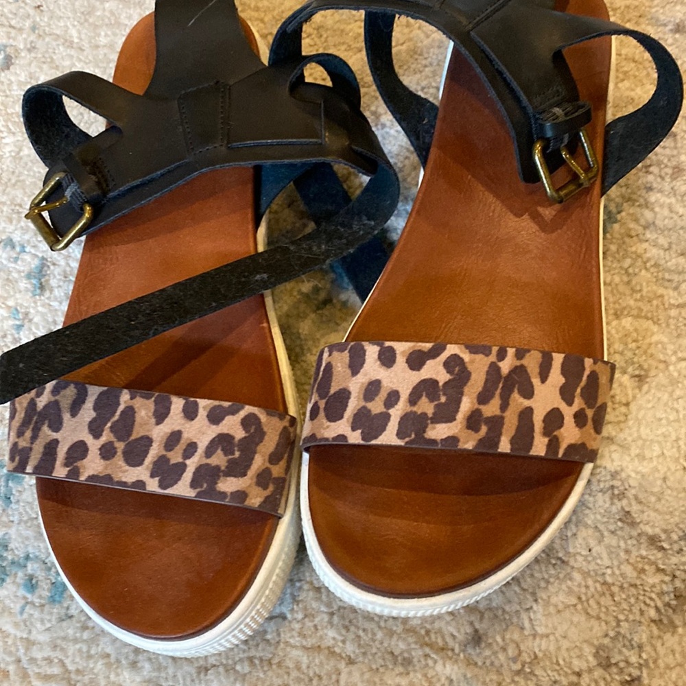 Leopard sandal